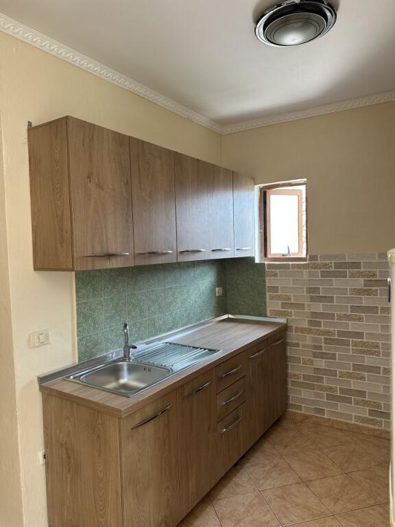 Jepet Me Qera Apartament 1+1+1 Ballkon