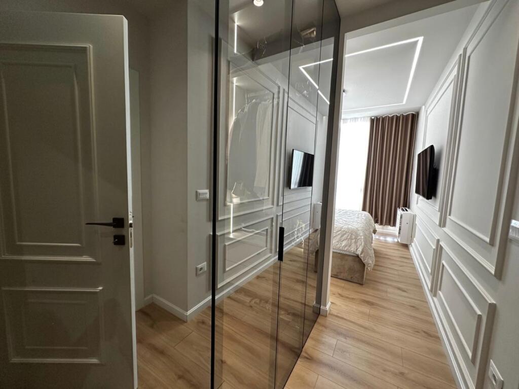 Apartament modern 2+1+2 me parkim te perfshire te Bulevardi i Ri