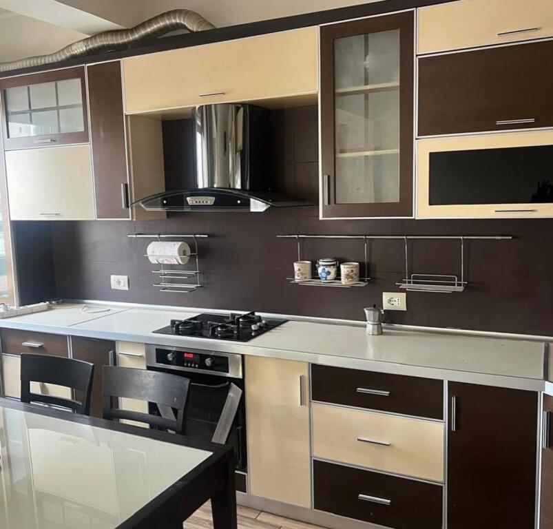 Jap me qera apartament 2+ 1 + garazhd Durres