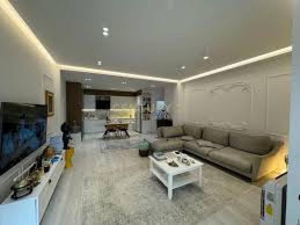 Shitet Apartament 2+1+2 Buze rruge kryesore me Hipotek
