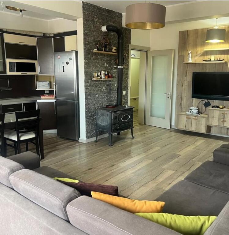 Jap me qera apartament 2+ 1 + garazhd Durres