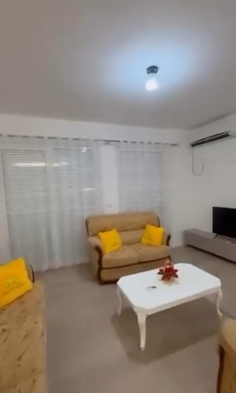 Jepen me qera  apartament  1+1 (Kompleksi Mateo)Kopshti  zologjik  