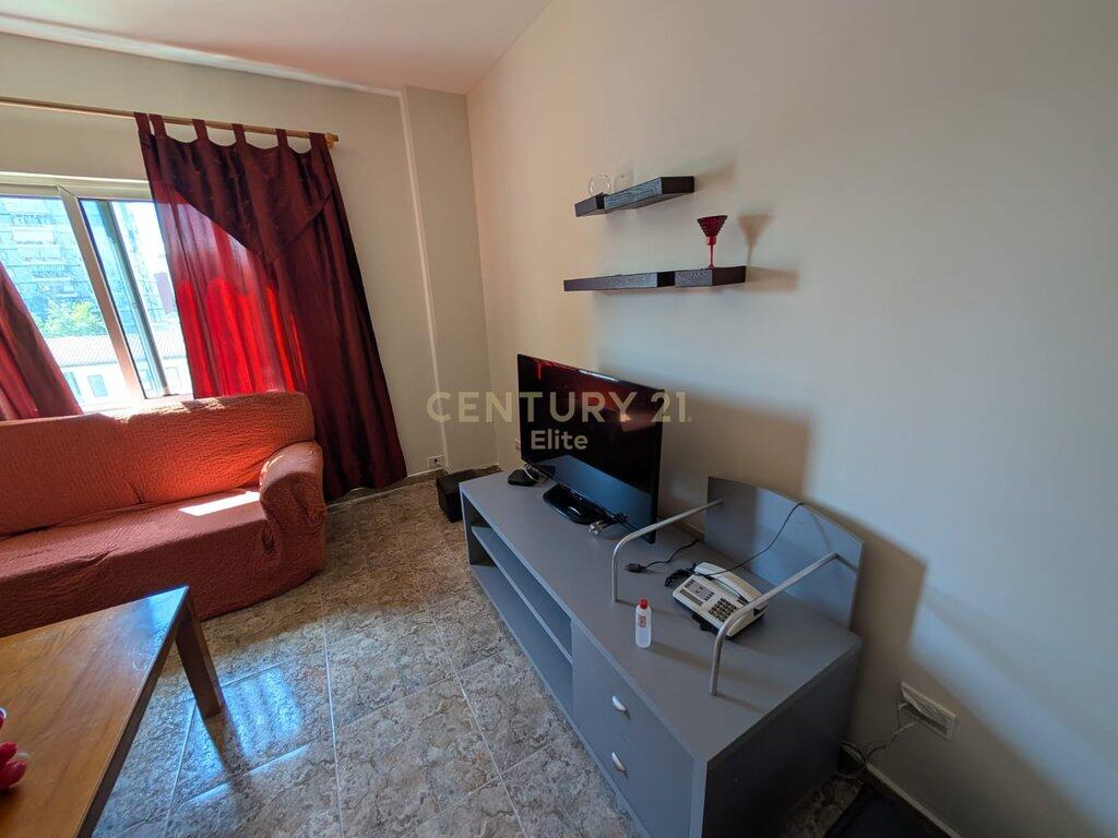 Apartment 2+1+2 for rent on Kavaja Street.
