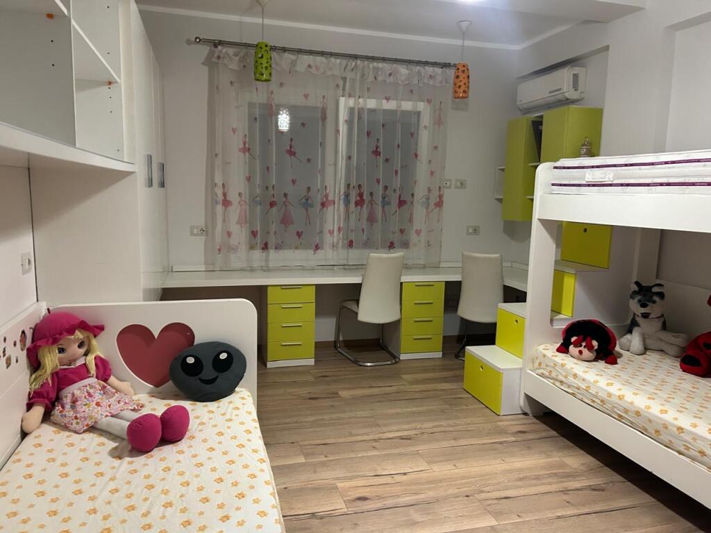 Jap me qera apartament 2+ 1 + garazhd Durres