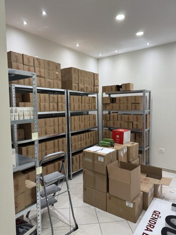 Jepet me qira ambient biznesi në qendër të Tiranës – Rruga Jeronim de Rada (pranë qendres tregtare Toptani)
