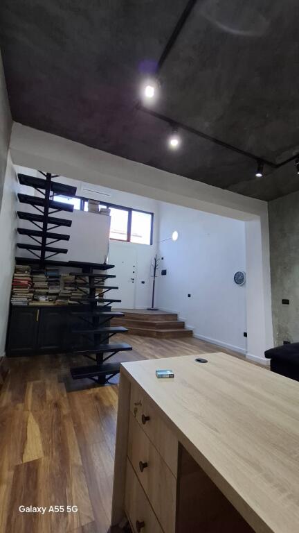 Office for rent in the Paris Commune area.