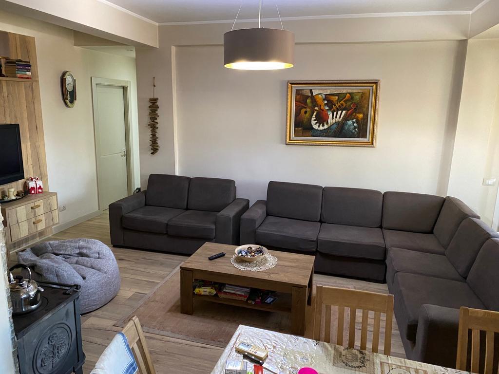 Jap me qera apartament 2+ 1 + garazhd Durres