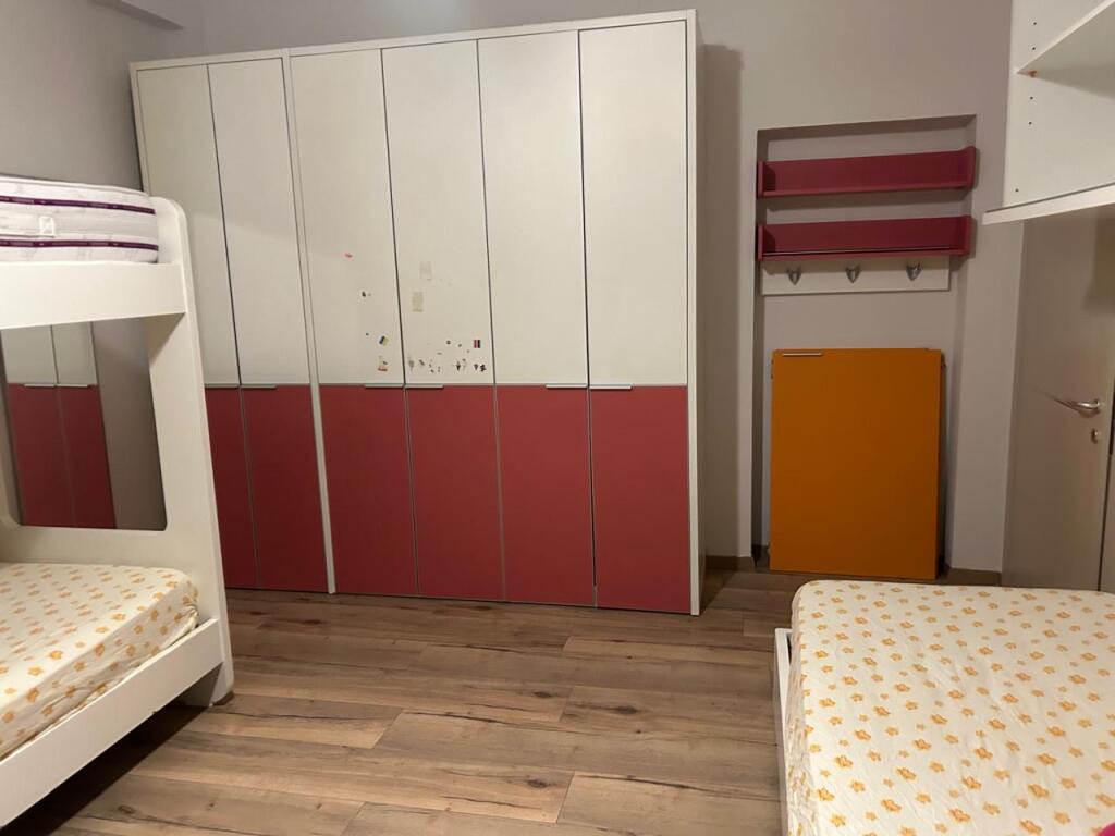 Jap me qera apartament 2+ 1 + garazhd Durres