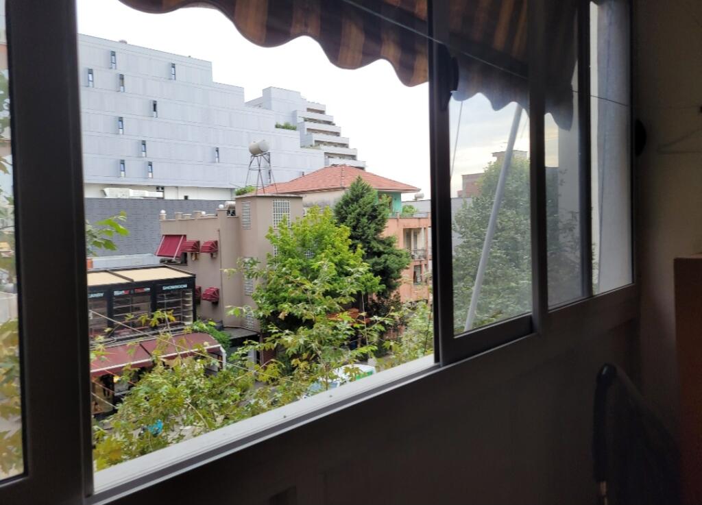 Shitet  apartament  1+1 Ruga 5 maji prane qendres Emerald