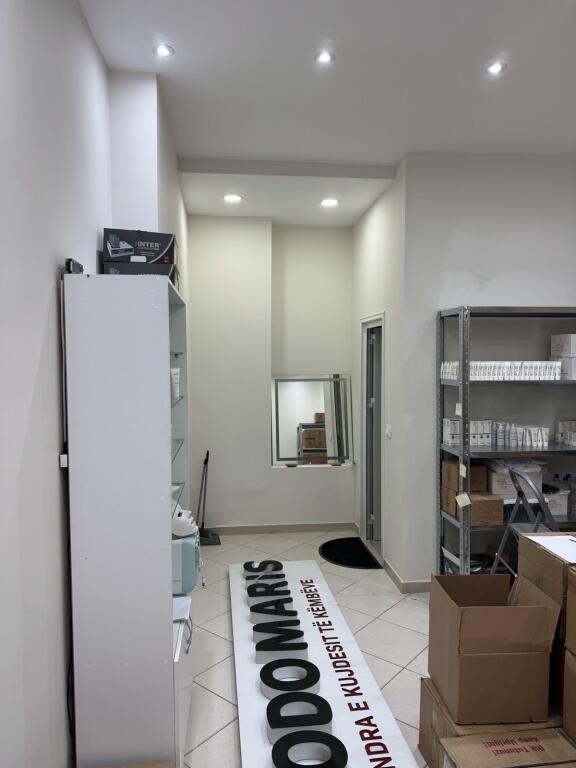 Jepet me qira ambient biznesi në qendër të Tiranës – Rruga Jeronim de Rada (pranë qendres tregtare Toptani)
