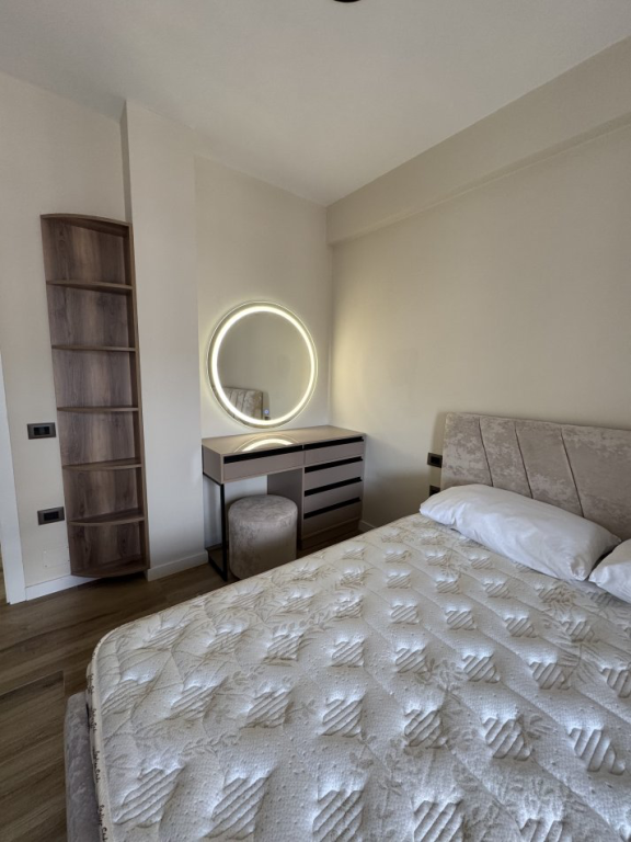 Jepet Me Qera Apartament 1+1+1 Ballkon