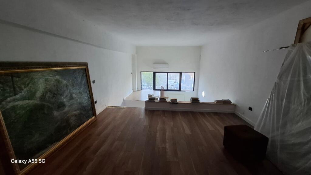 Office for rent in the Paris Commune area.