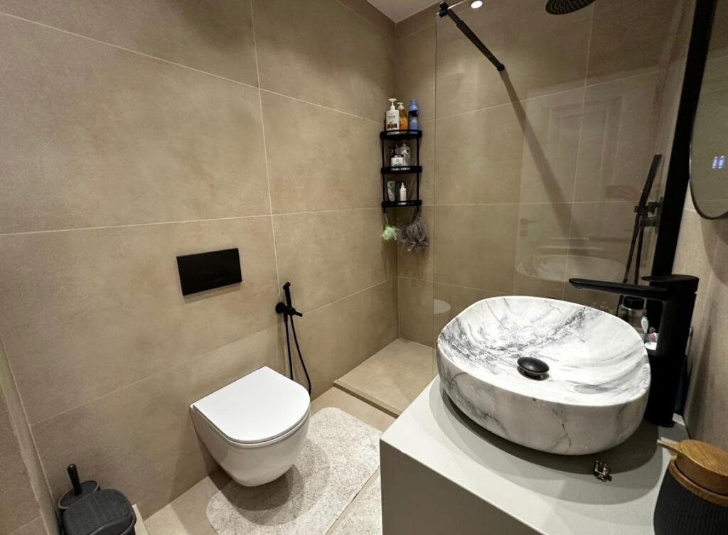 Apartament modern 2+1+2 me parkim te perfshire te Bulevardi i Ri