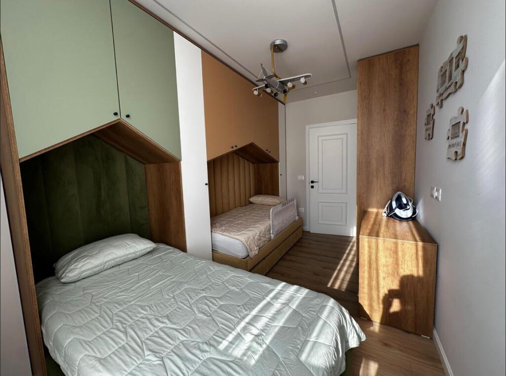 Apartament modern 2+1+2 me parkim te perfshire te Bulevardi i Ri