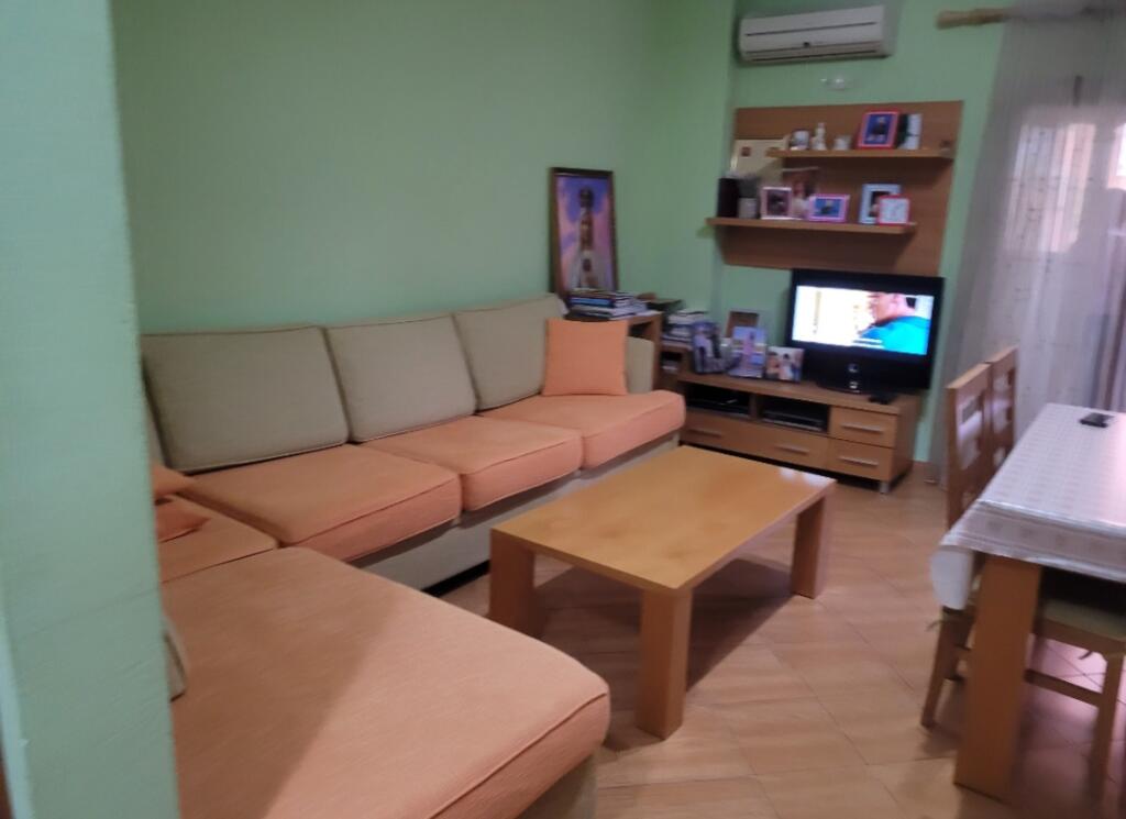 Shitet  apartament  1+1 Ruga 5 maji prane qendres Emerald