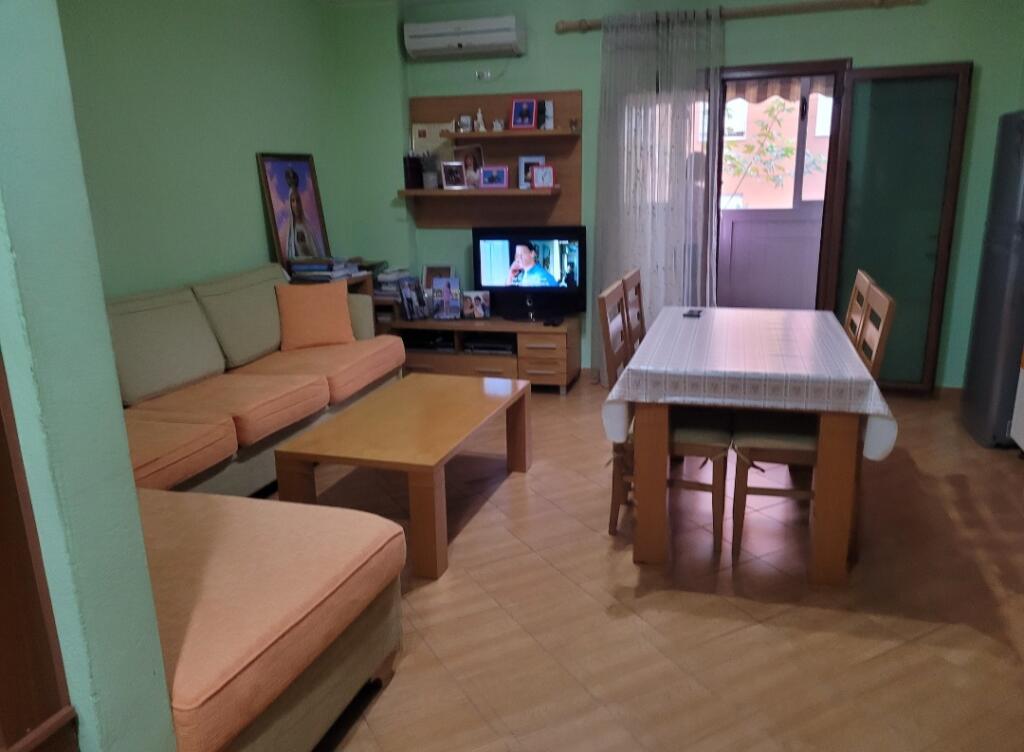 Shitet  apartament  1+1 Ruga 5 maji prane qendres Emerald