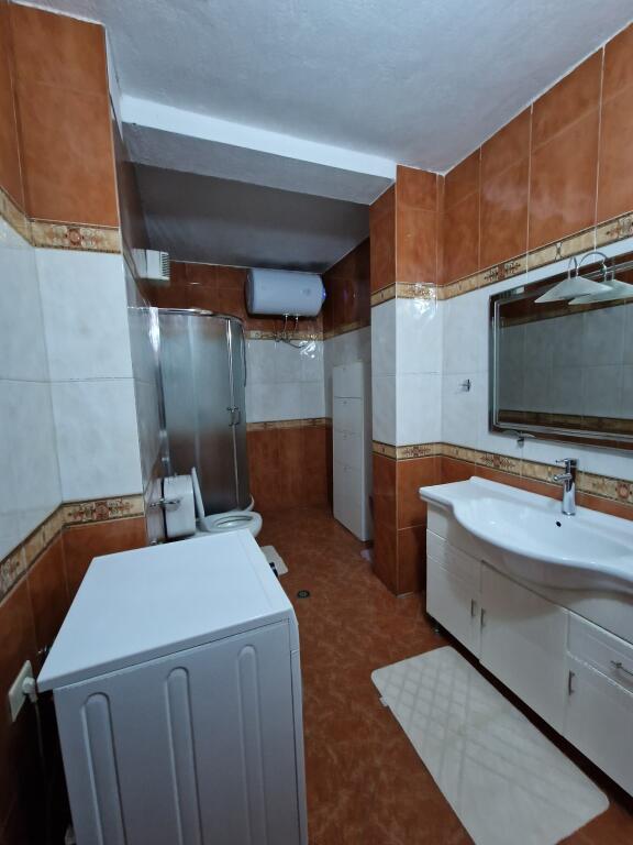 Jepet me qera duper apartament 1+1 Bllok 750€