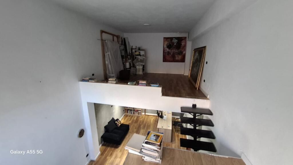 Office for rent in the Paris Commune area.