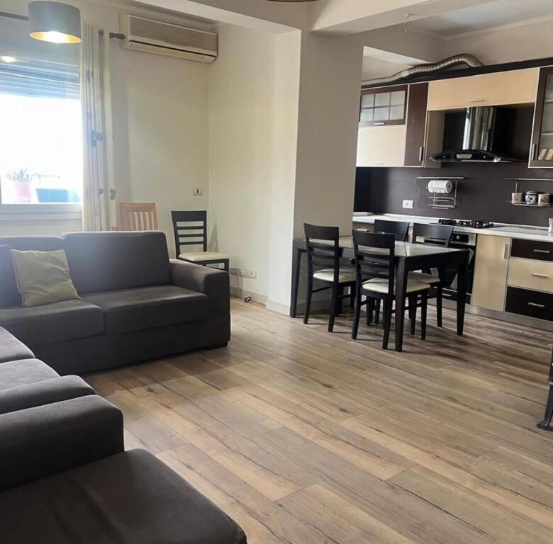 Jap me qera apartament 2+ 1 + garazhd Durres