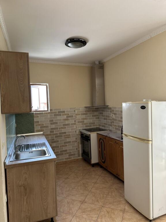 Jepet Me Qera Apartament 1+1+1 Ballkon