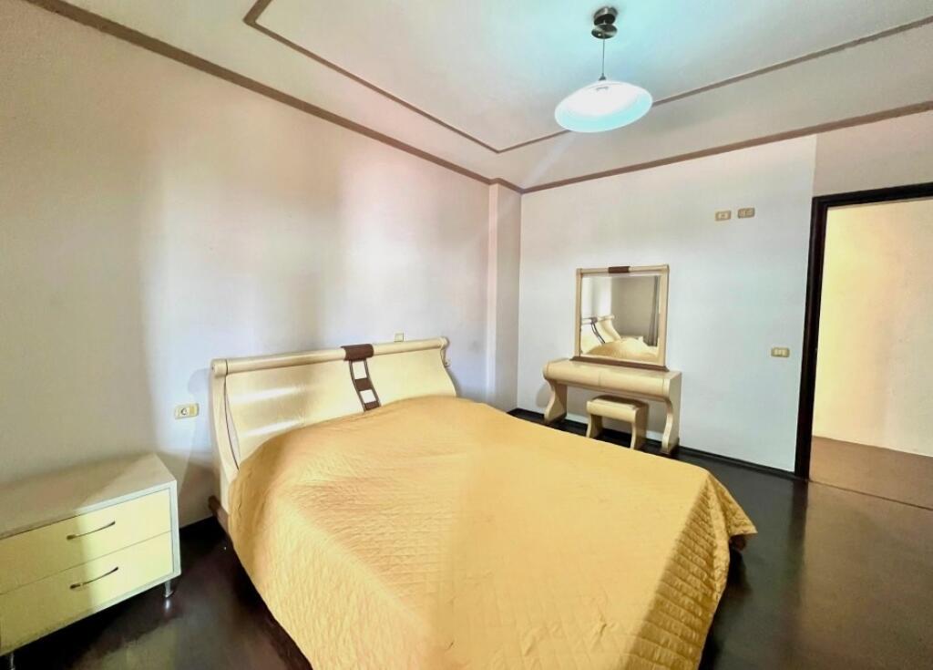 🏢Ne zonen e Kodres se Diellit,Rr.Abraham Lincoln,prane jepet me qera apartament 2+1,i mobiluar.60,000Leke