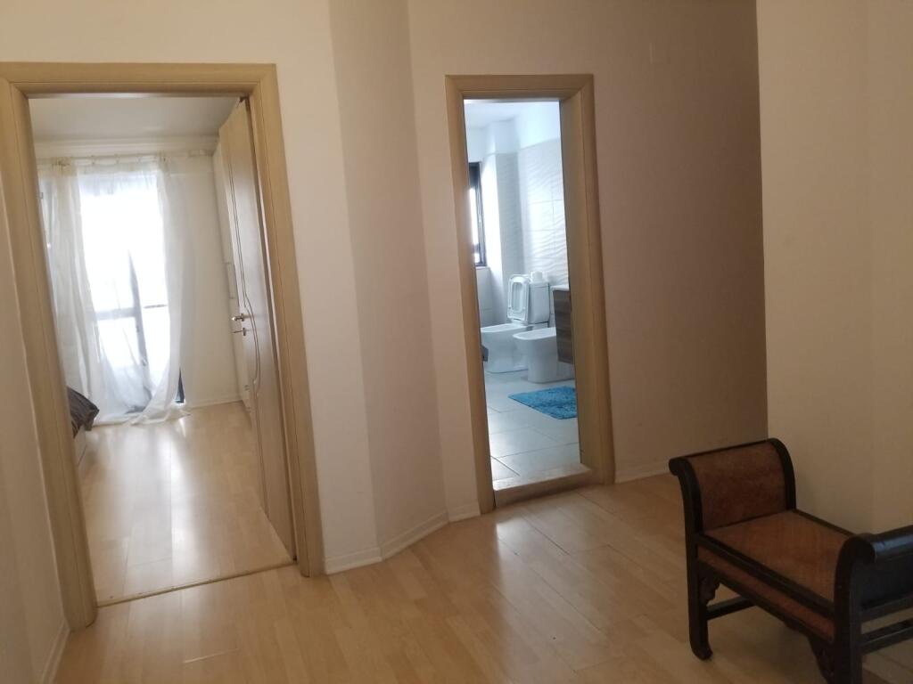 Jepet apartament 2+1 me qera ne Bllok tek Pallatet Agimi
