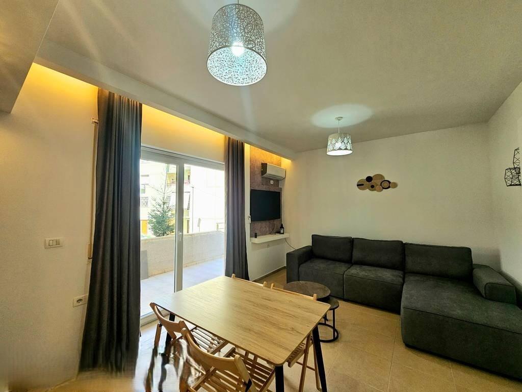 Jepet me qira apartament 2+1+2 ne Rrugen e Kavajes. 600 € /Muaj