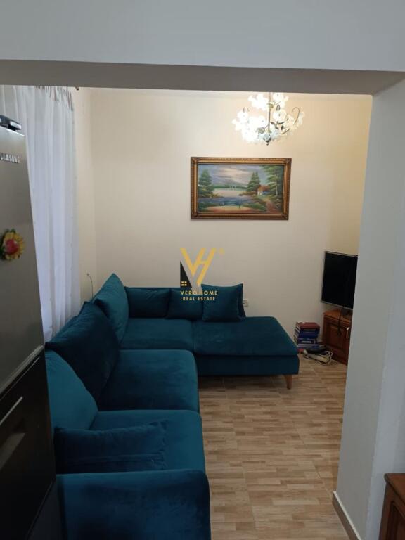 JEPET HYRJE 2+1 ME QIRA TE RRUGA DRITAN HOXHA 50.000 LEKE