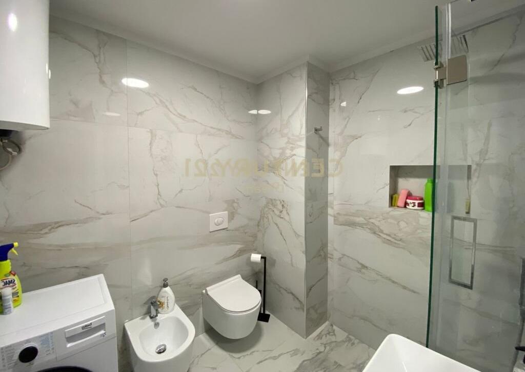 APARTAMENT 1+1 ME QIRA PRANE KESH TEK VASIL SHANTO