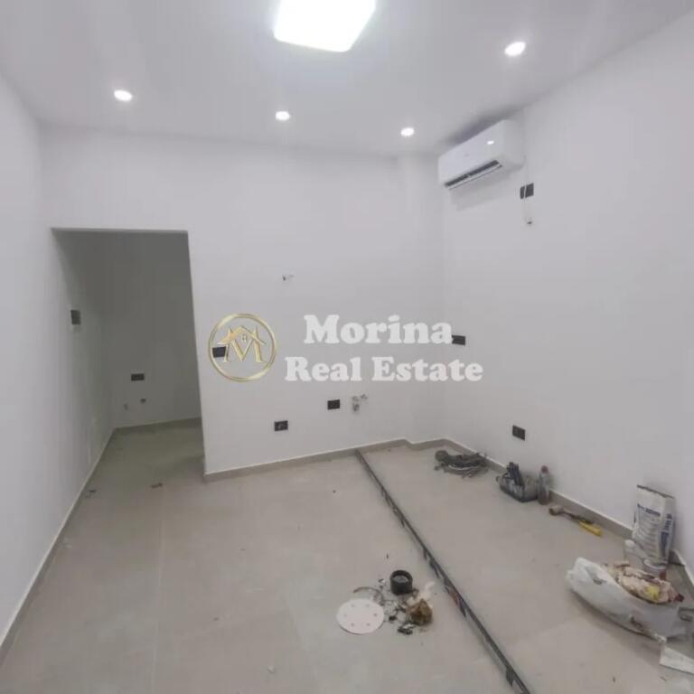 Locale Commerciale in Affitto, Centro, 400 Euro/mese