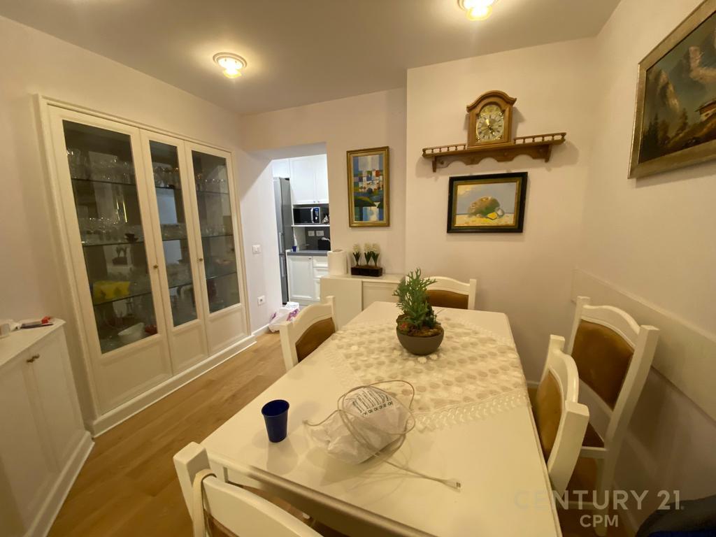 TEK KRYQEZIMI 21 DHJETORI SHESIM APARTAMENT 2+1