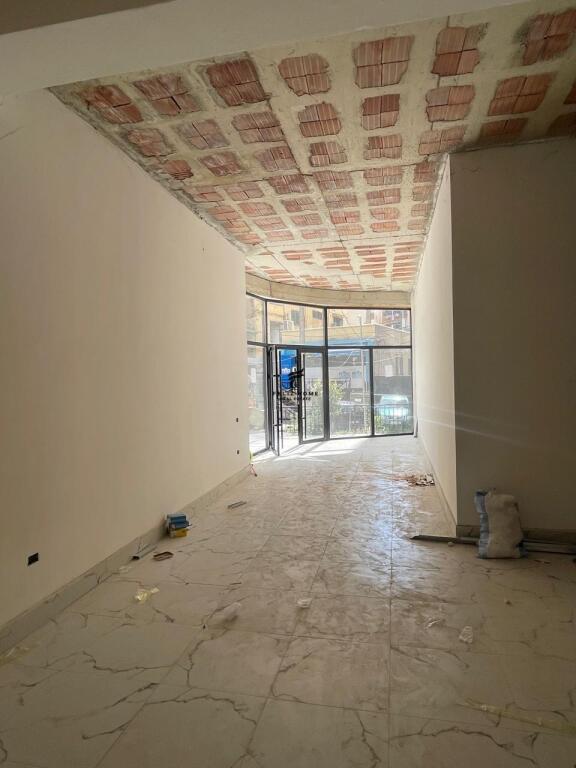 NEGOZIO IN AFFITTO 103M2 CENTRO 1.400 EURO