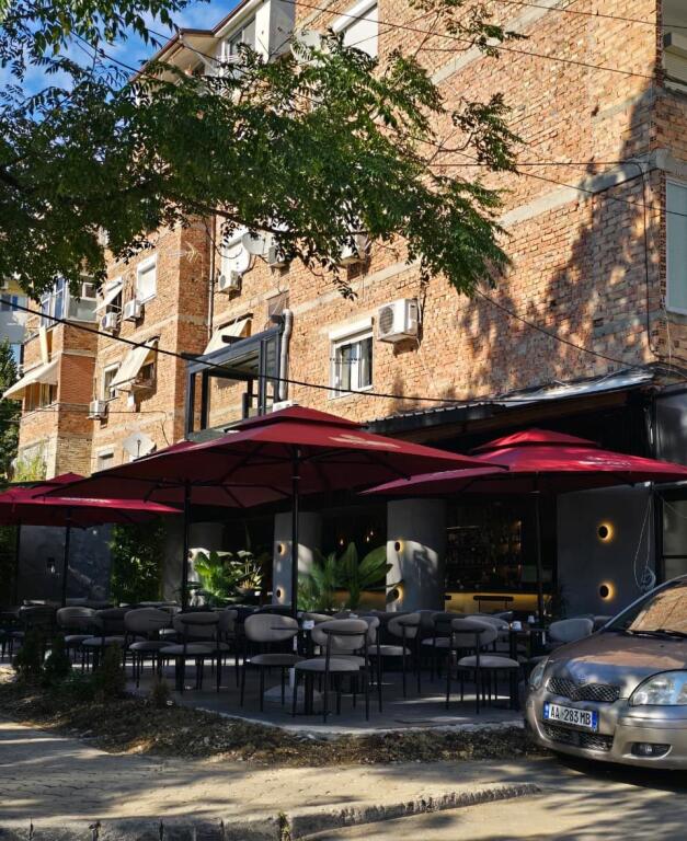 VENDESI COMMERCIALE IN VENDITA 66M2 STADIO DINAMO 650.000 EURO
