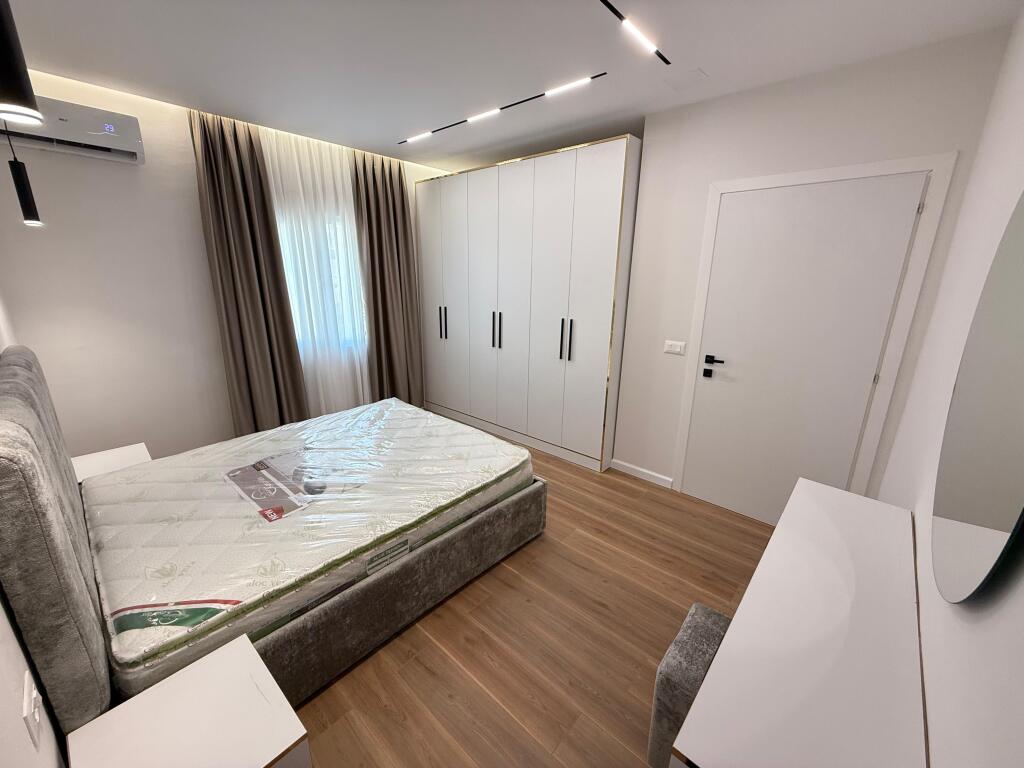 ✨ Occasion ✨ 🏡 Apartment 2+1 with veranda for sale 📍 Kinostudio – Rr. Myslym Keta, Tirana  📐 80 m² | 🛋️ Modern &amp; luxury furnishing (uninhabited) 🛁 Bathroom with window | 🌅 Panoramic veranda 🏗️ 5th floor (last) – insulated slab, red brick building (no elevator) 🔨 Renovated &amp; invested in details | East–West orientation 🏦 Possibility to buy with bank credit  💶 Price: 115,000 € (from 125,000 €) also with bank credit 🌅 Orientation: East – West with open view  💶 Price: 125,000 €