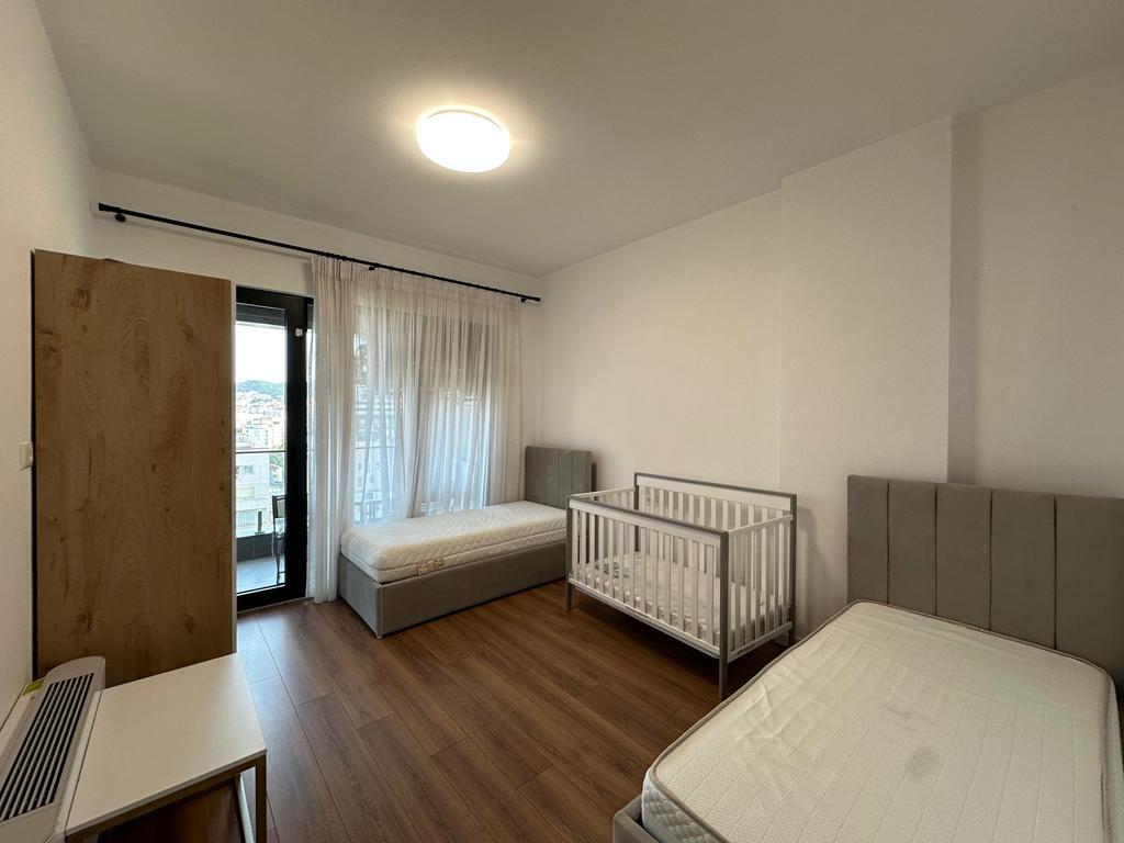 Jepet me Qira Apartament 2+1+2 në Rezidencën Square21 – Tiranë
