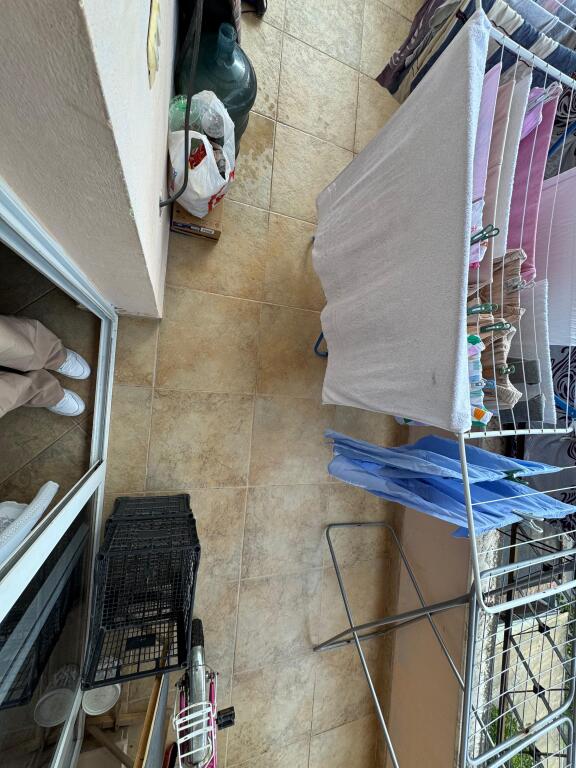Shitet apartament 2+1  Kati 3 godine private (Kati fundit )  Shitet e mobiluar  Siperfaqe totale 125 m2  Siperfaqe neto 109.9 m2  Cmimi 140 milion leke  Alidem prane Tregut te ri elektrik