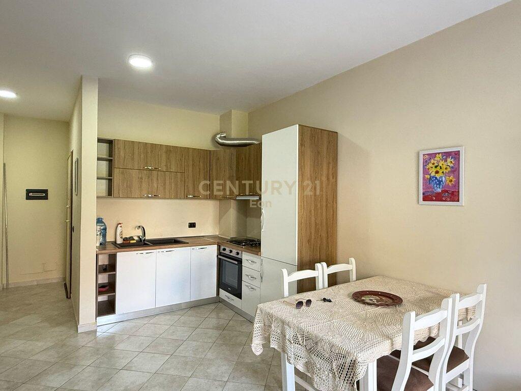 Jepet Me Qera Apartament 2+1 me Verande te Vila e Zogut, Durrës - 450€ | 100m²