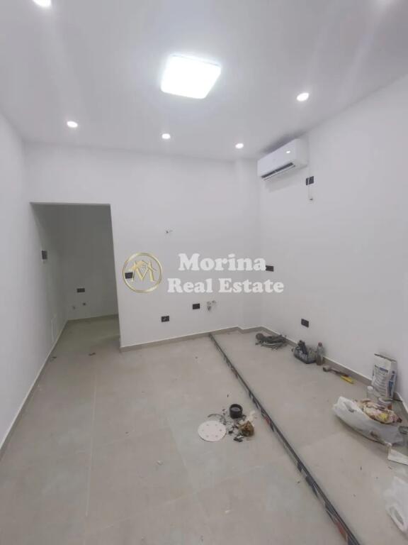 Locale Commerciale in Affitto, Centro, 400 Euro/mese