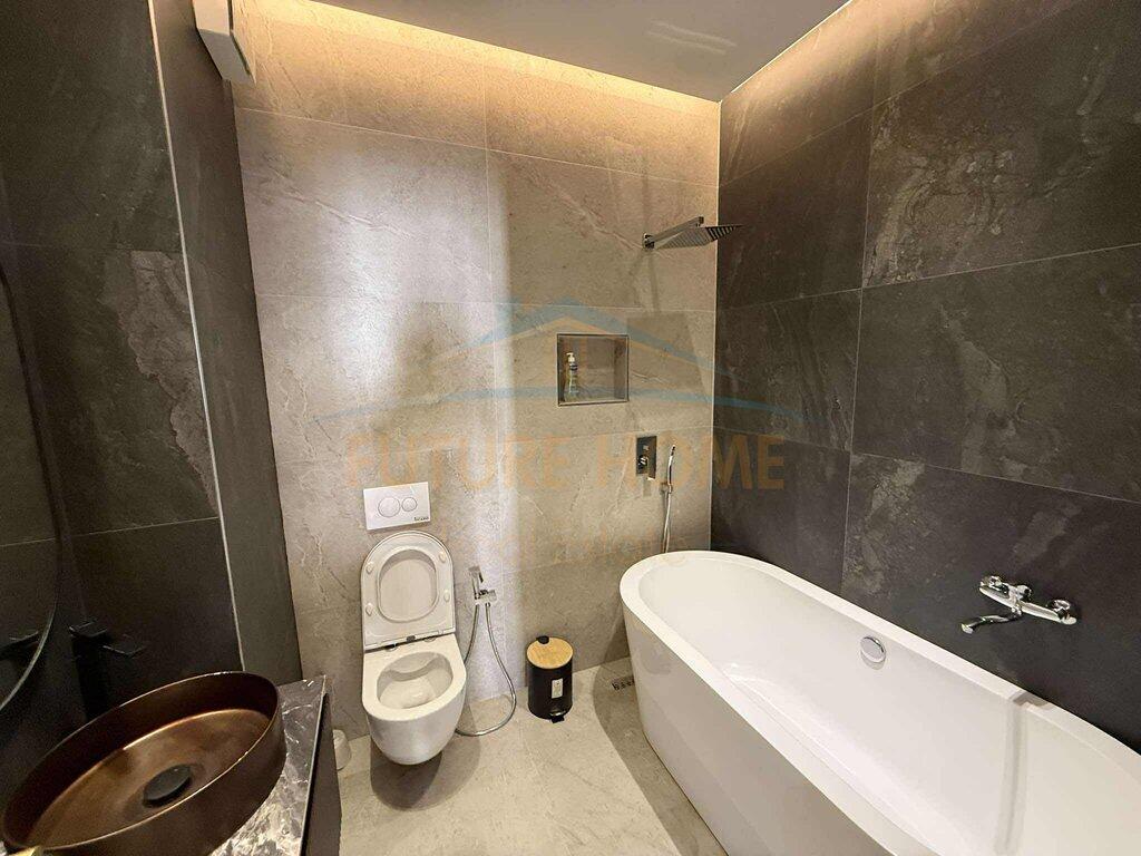 Affitto, Appartamento 2+1+2 + Posto Auto – “Oasis Residence”, Nuovo Anello, Tirana