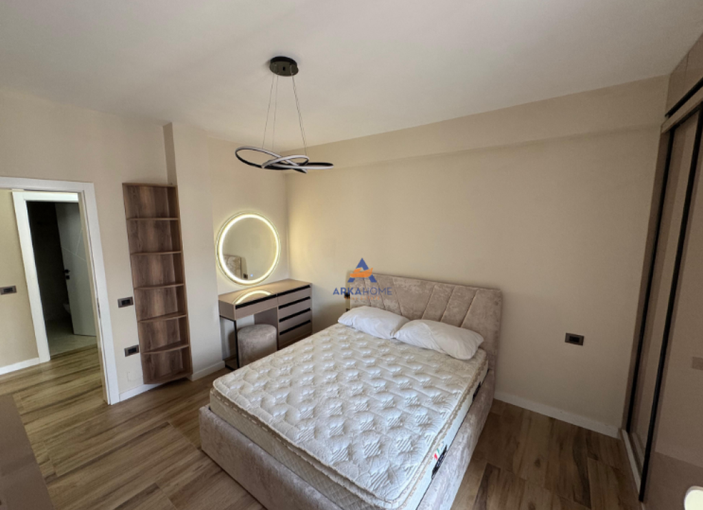 JEPET APARTAMENT ME QERA 1+1+BALLKON "KOMPLEKSI STAR, ISH PARKU I AUTOBUZAVE" 600 EURO.