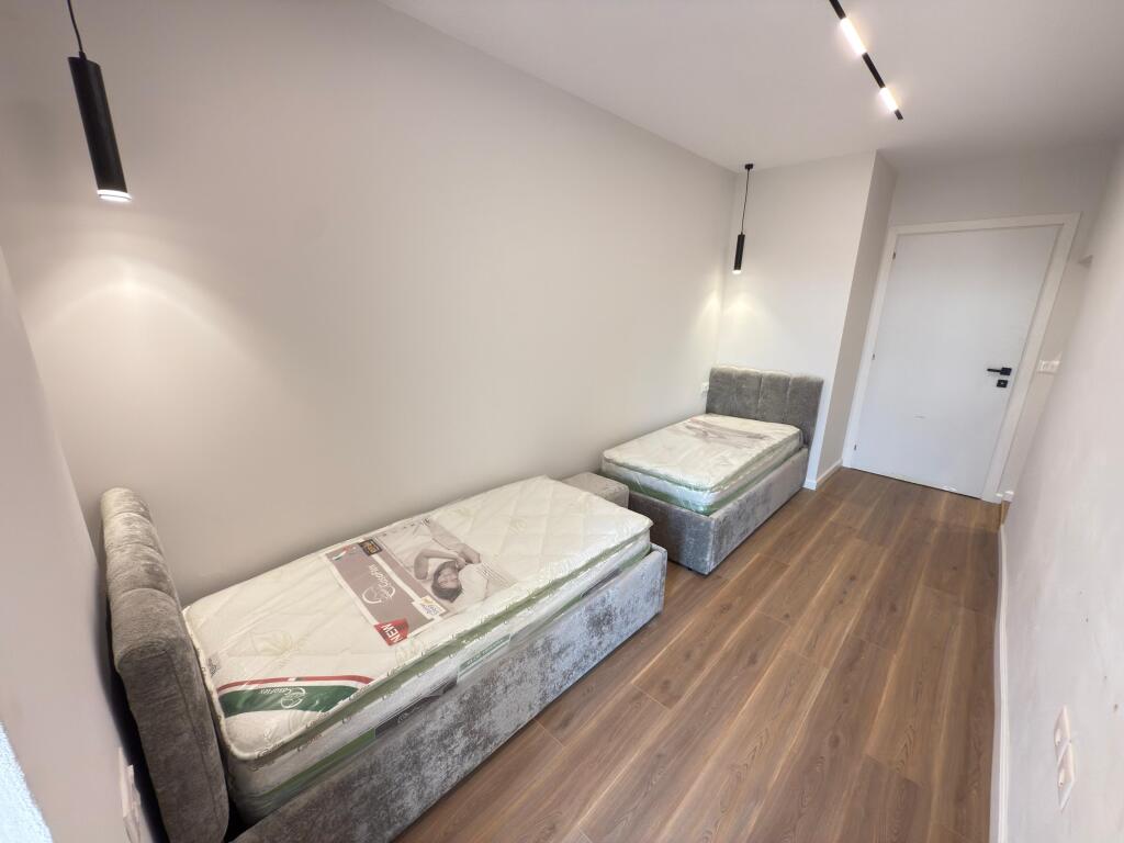 ✨ Occasion ✨ 🏡 Apartment 2+1 with veranda for sale 📍 Kinostudio – Rr. Myslym Keta, Tirana  📐 80 m² | 🛋️ Modern &amp; luxury furnishing (uninhabited) 🛁 Bathroom with window | 🌅 Panoramic veranda 🏗️ 5th floor (last) – insulated slab, red brick building (no elevator) 🔨 Renovated &amp; invested in details | East–West orientation 🏦 Possibility to buy with bank credit  💶 Price: 115,000 € (from 125,000 €) also with bank credit 🌅 Orientation: East – West with open view  💶 Price: 125,000 €
