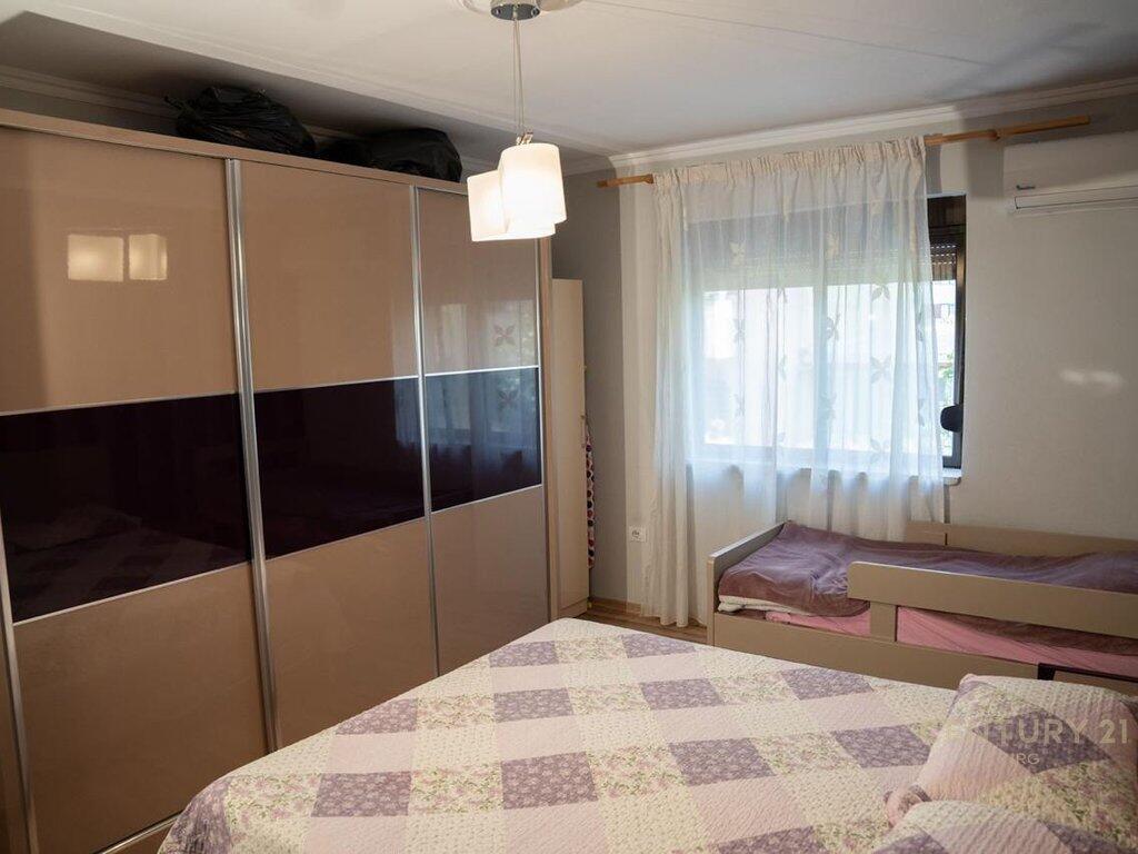 Apartament i mobiluar me qera në Rrugën Irfan Tomini, pranë Unazës së Vogël 525 € /Muaj