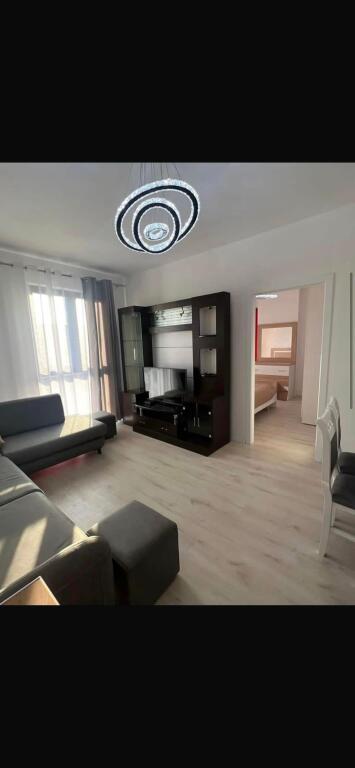 Apartment 1+1 for rent in Astir, Near Green City  📍 Location: Astir, near Green City 🏢 5th floor, new building with elevator 🛋️ Fully furnished and in very good condition 🛏️ Layout: 1 bedroom + 1 living room with kitchen + 1 bathroom + balcony 💶 Price: 450€ / month  ✅ Ideal option for couples or individuals seeking comfort and easy access to the main areas of Tirana.