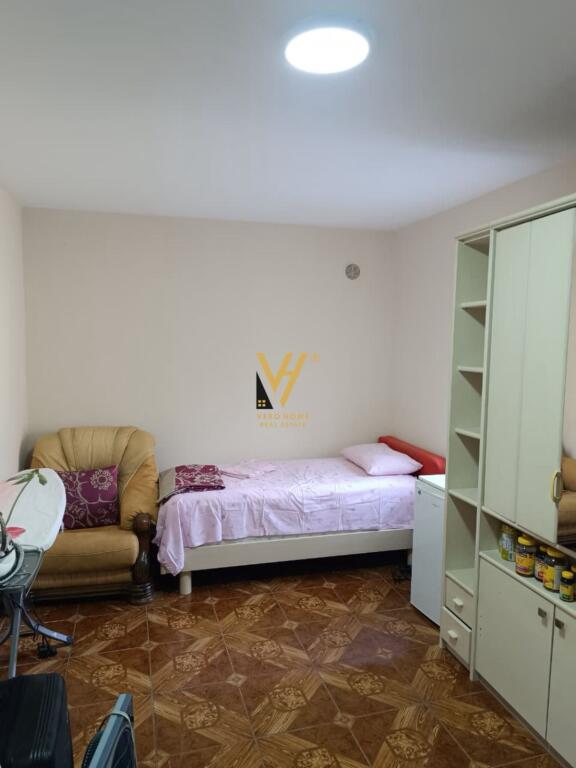 JEPET HYRJE 2+1 ME QIRA TE RRUGA DRITAN HOXHA 50.000 LEKE