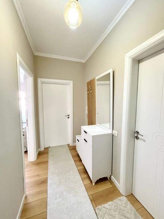 Ofrohet me qira apartament 1+1 ne astir