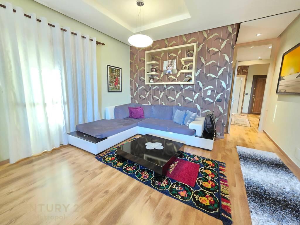 SHESIM APARTAMENT 1+1 (106m² neto, i konvertuar ne 2+1 ) ISH TREGU ELEKTRIK