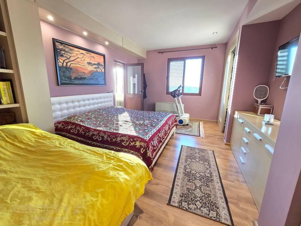 SHESIM APARTAMENT 1+1 (106m² neto, i konvertuar ne 2+1 ) ISH TREGU ELEKTRIK