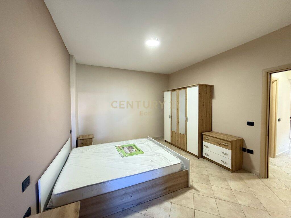 Jepet Me Qera Apartament 2+1 me Verande te Vila e Zogut, Durrës - 450€ | 100m²