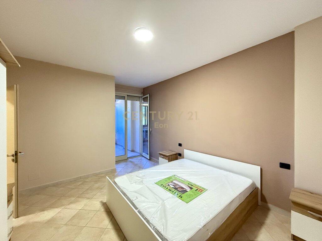 Jepet Me Qera Apartament 2+1 me Verande te Vila e Zogut, Durrës - 450€ | 100m²