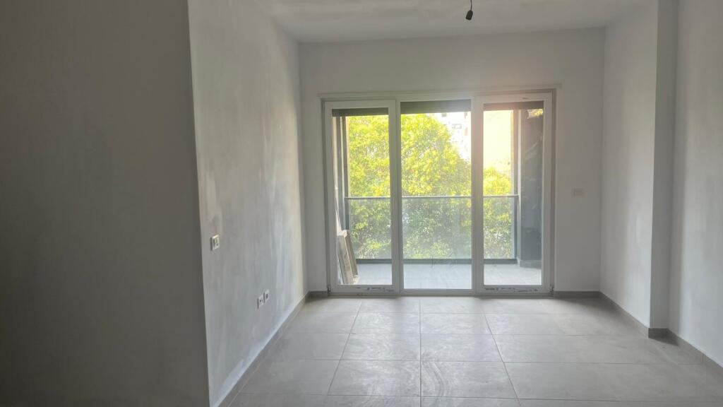 Jepet me qera 2+1  MOBILUAR SHKOLLA KUQE 700 EU